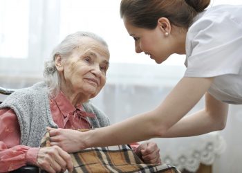 Cuidar do idoso em contexto familiar